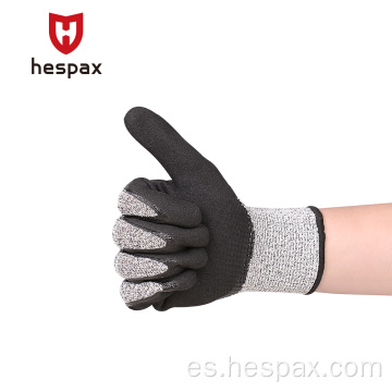 Guante de nitrilo negro protegido por Hespax Resistente